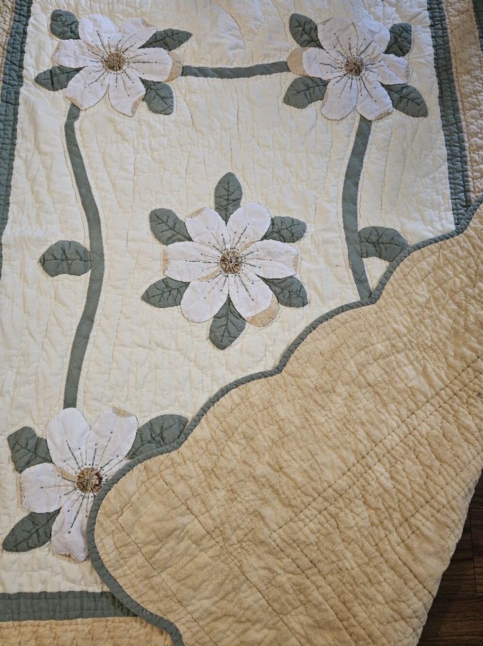 Donna Sharp Magnolia Throw Quilt - Picture 3 of 5